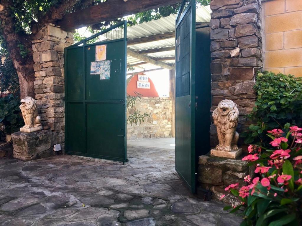Apartamentos Turisticos Trajano ボロニア エクステリア 写真